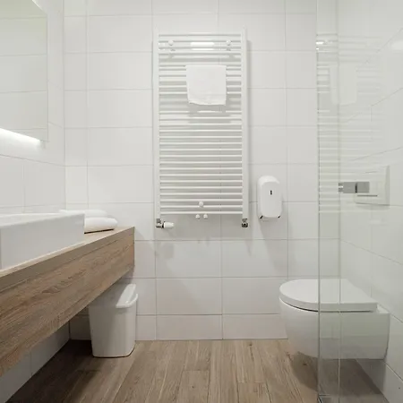 Hotel 50|50 Belmont 3*